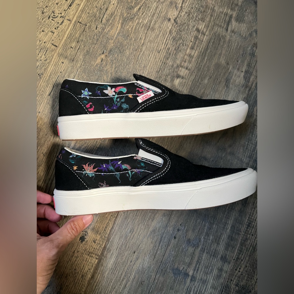 Vans - Picture 2 of 8